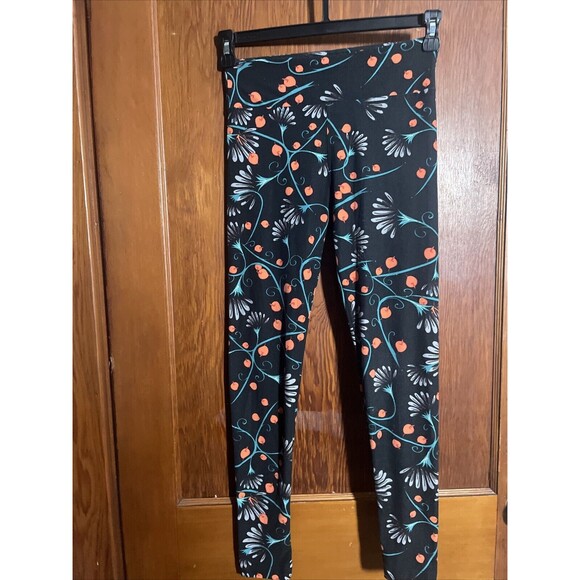 Lularoe One Size Fruit Botanicals Black Blue Leggings - Picture 1 of 7